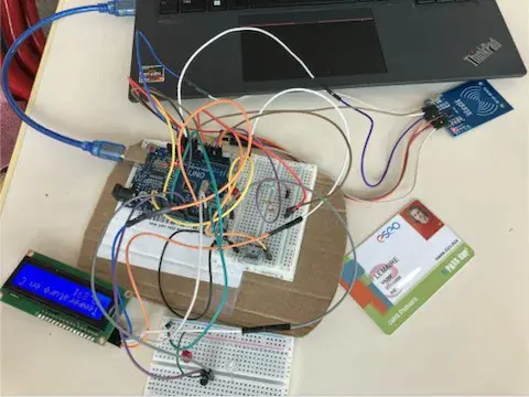 Système de badge RFID